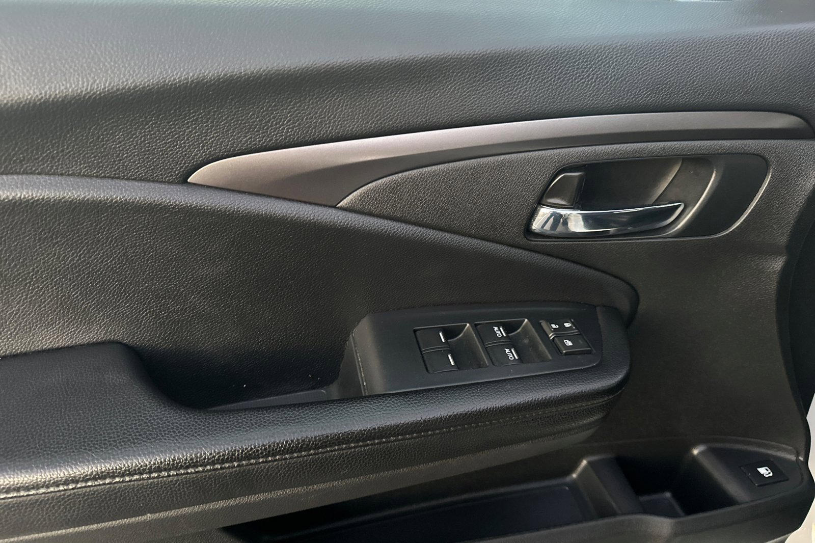 Used 2022 Honda Pilot Sport image 13