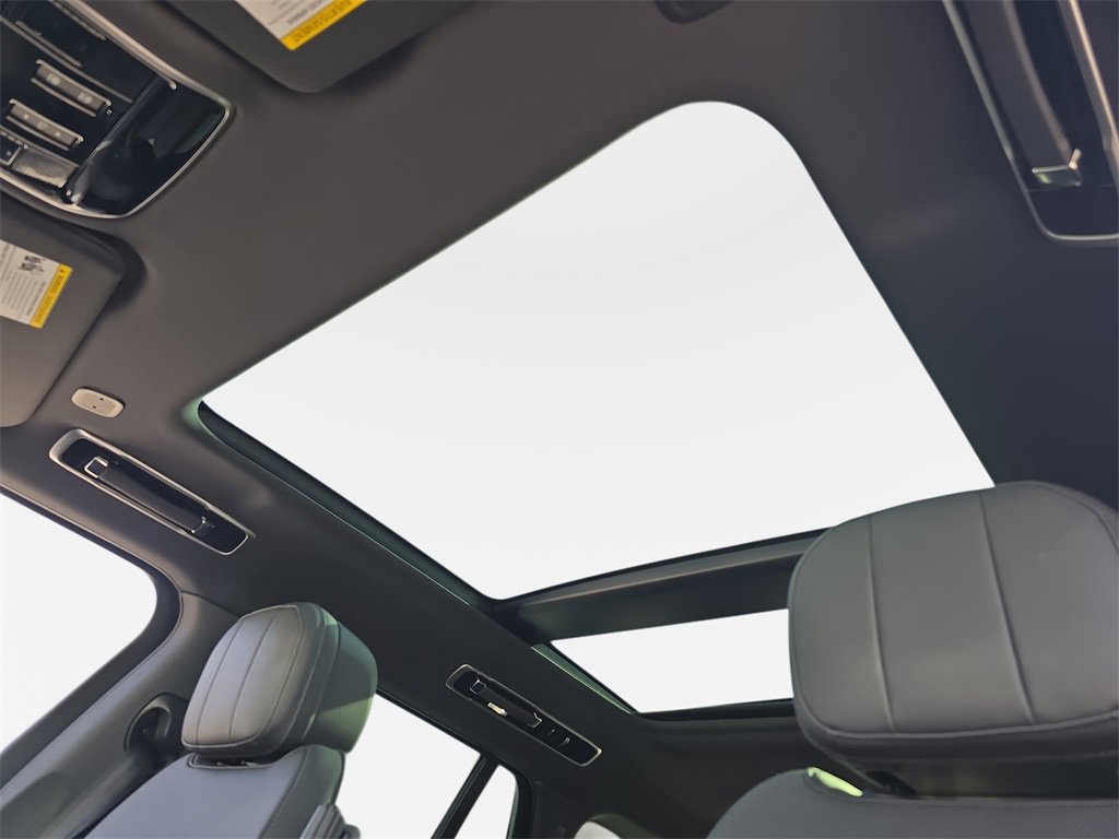 Certified 2025 Land Rover Range Rover SE image 31