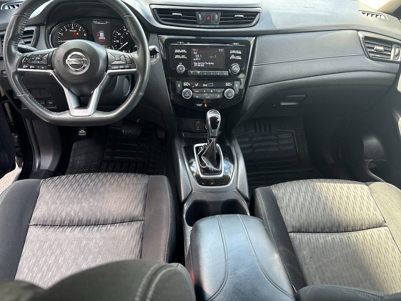 Used 2017 Nissan Rogue SV AWD/4WD image 14