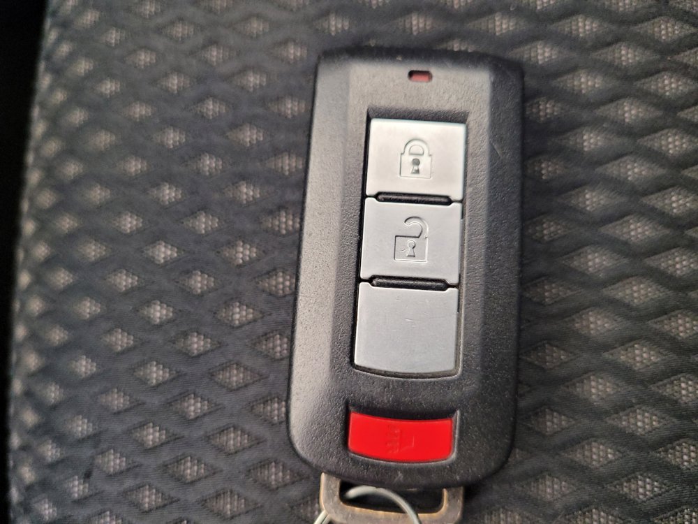 Used 2018 Mitsubishi Outlander SE FWD image 32