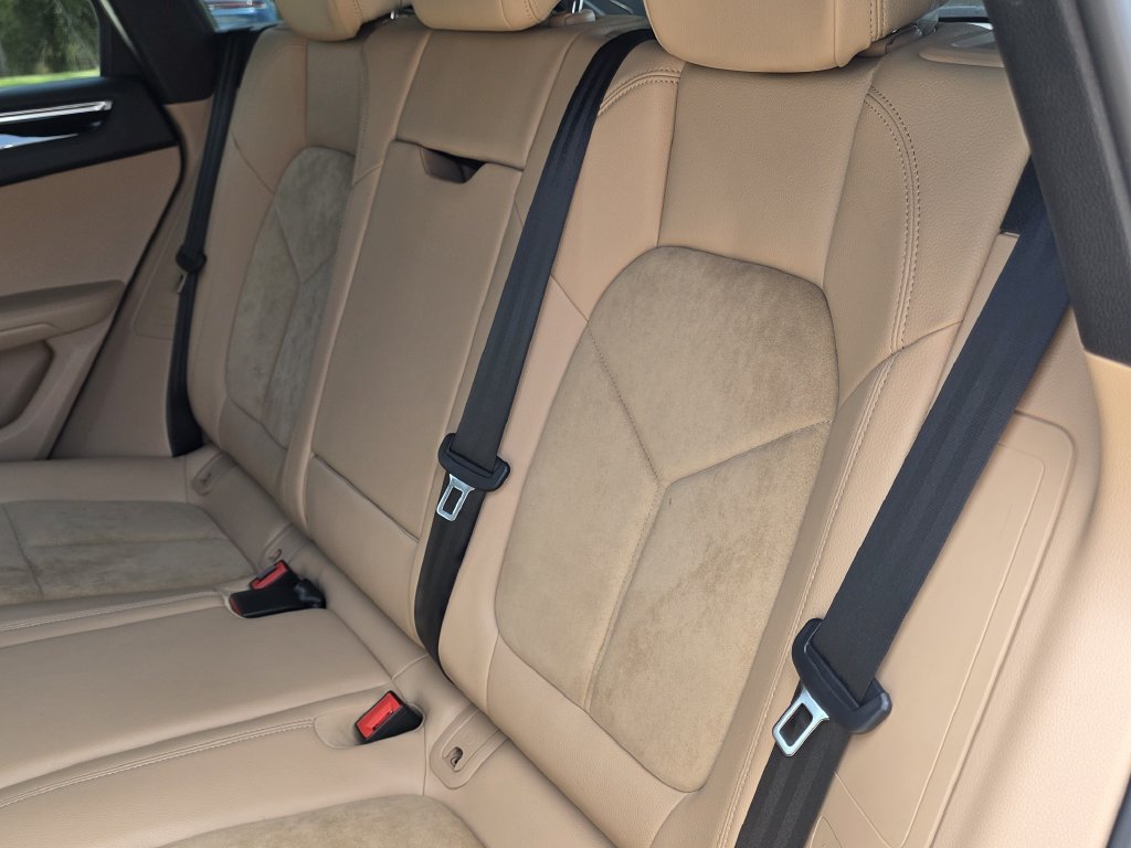 Certified 2021 Porsche Macan AWD/4WD image 29