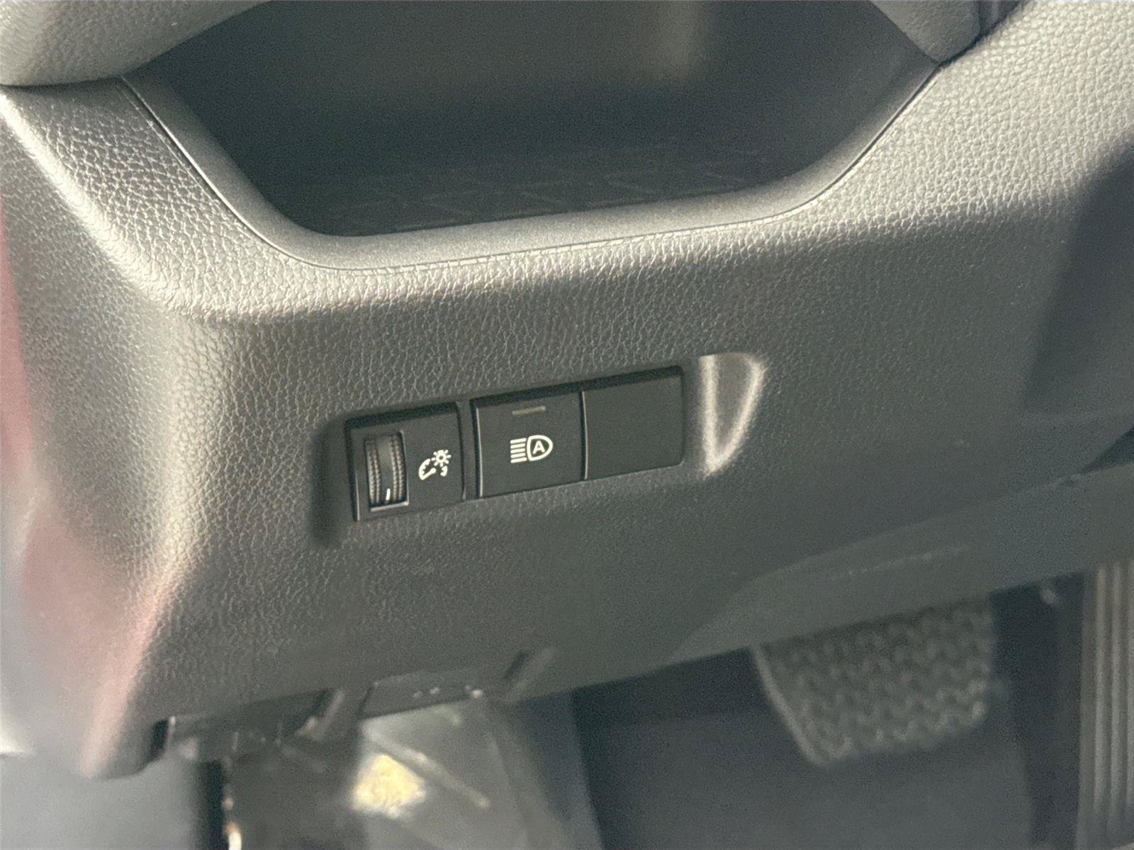 Certified 2025 Toyota RAV4 XLE FWD image 15