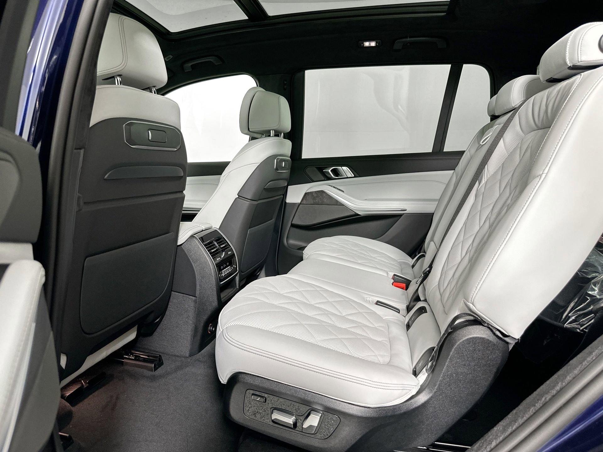 Used 2026 BMW X7 xDrive40i w/ M Sport Package image 24