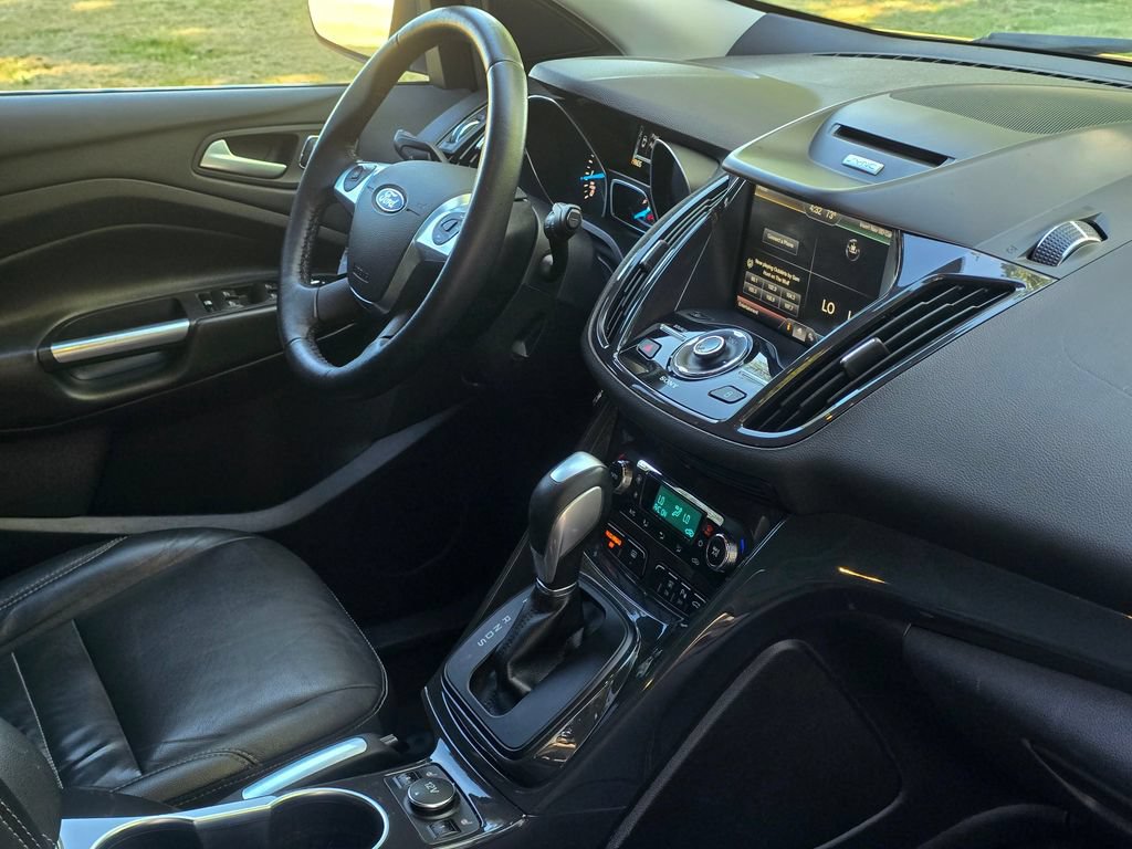 Used 2015 Ford Escape Titanium w/ Equipment Group 301A AWD/4WD image 19