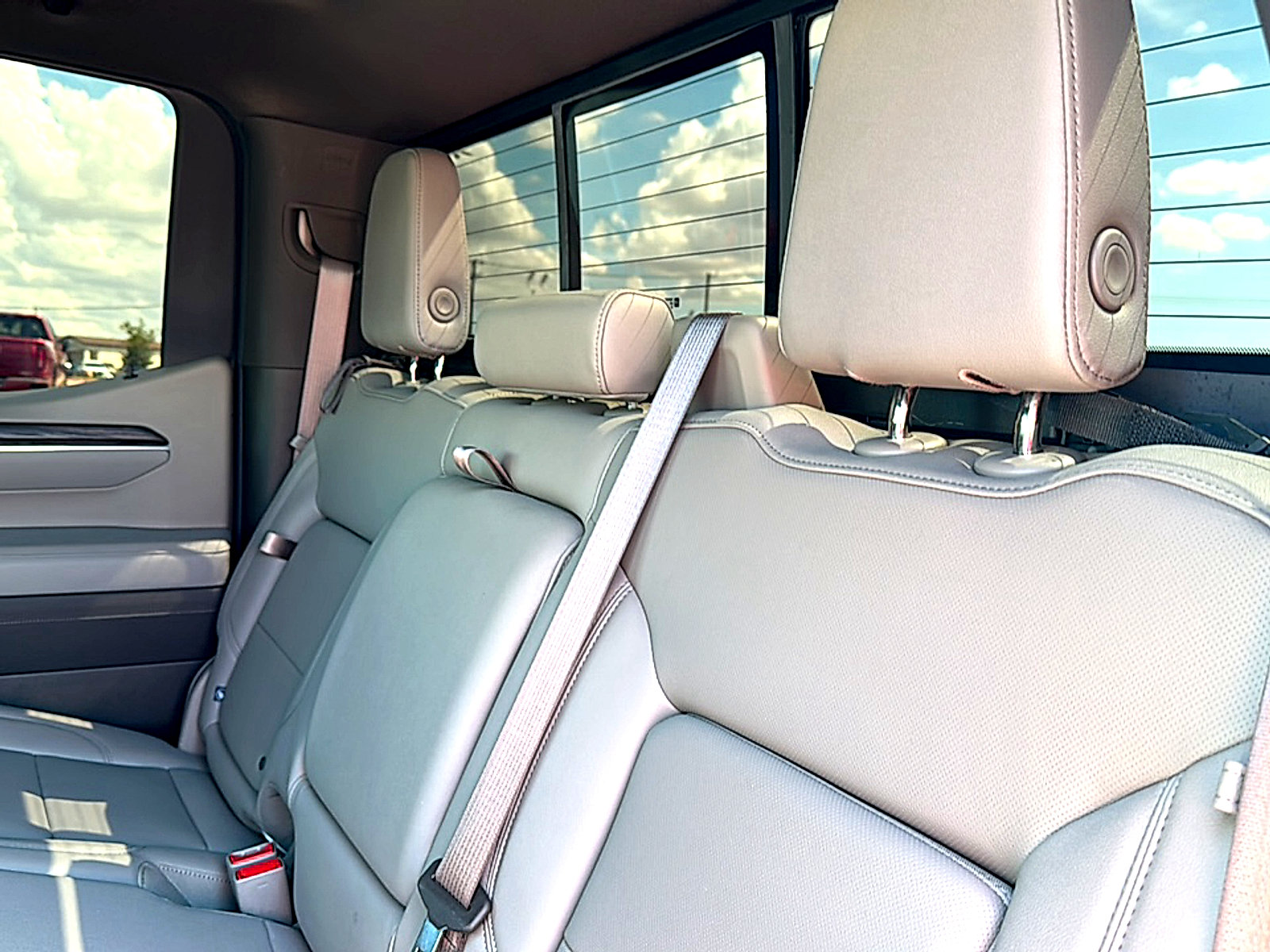 Used 2025 GMC Sierra 1500 SLT AWD/4WD image 20