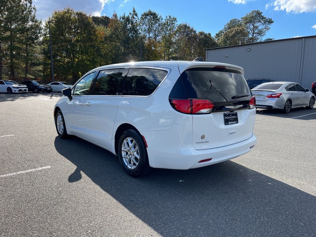 Used 2023 Chrysler Voyager LX image 7