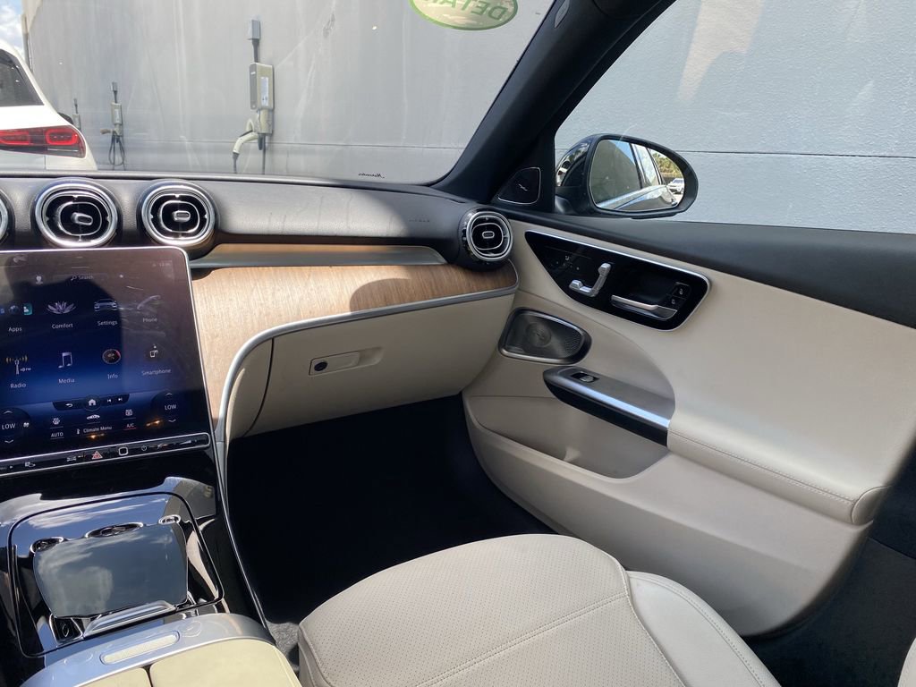 Used 2022 Mercedes-Benz C 300 4MATIC Sedan w/ Exclusive Trim Package image 4