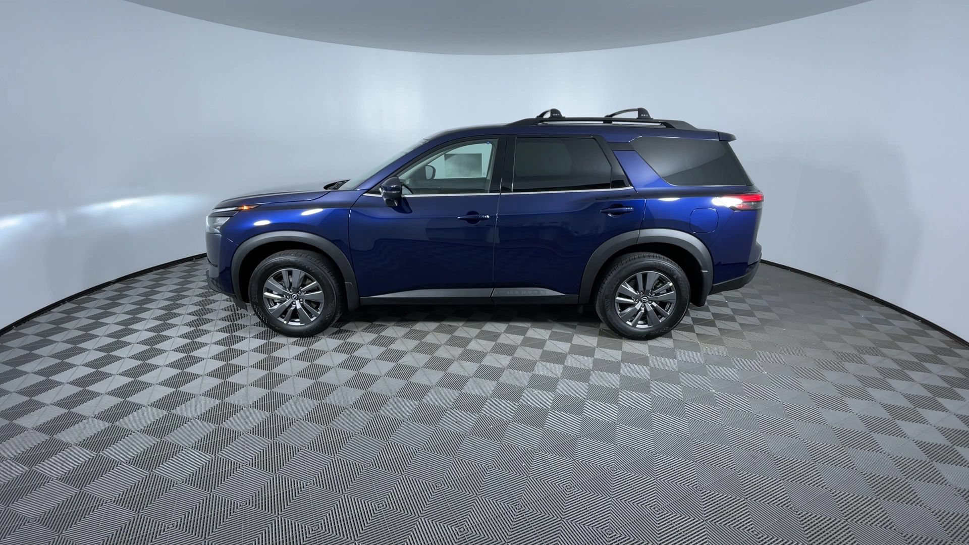Certified 2025 Nissan Pathfinder SV w/ Black Appearance Package AWD/4WD image 5