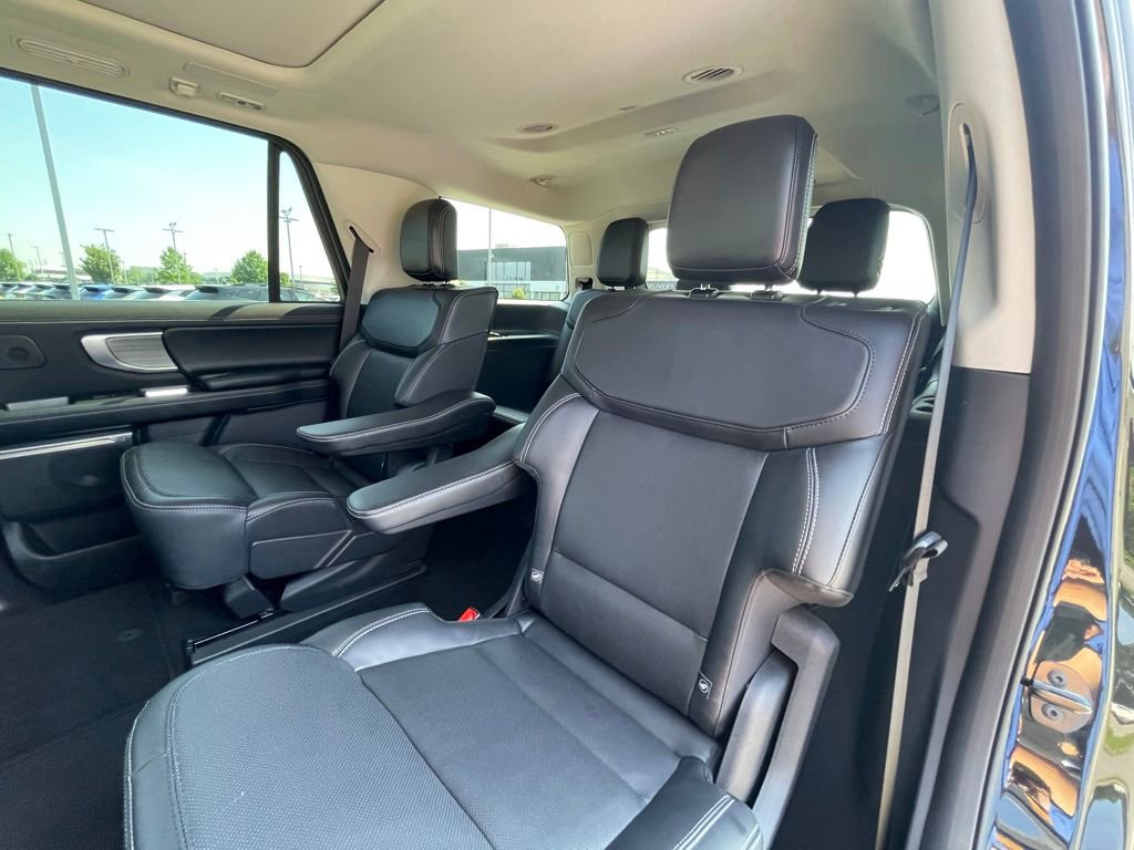 Used 2025 Ford Expedition Platinum w/ Driver's Package AWD/4WD image 26