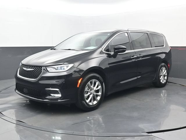 Used 2026 Chrysler Pacifica Limited FWD image 25