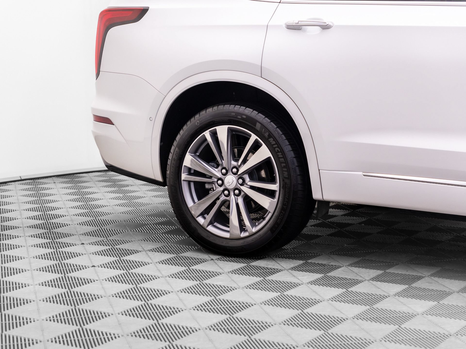 Certified 2025 Cadillac XT6 Premium Luxury w/ Platinum Package AWD/4WD image 34