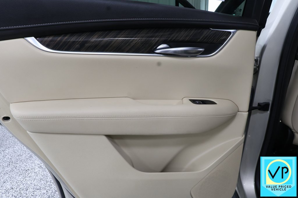 Used 2017 Cadillac XT5 FWD image 22