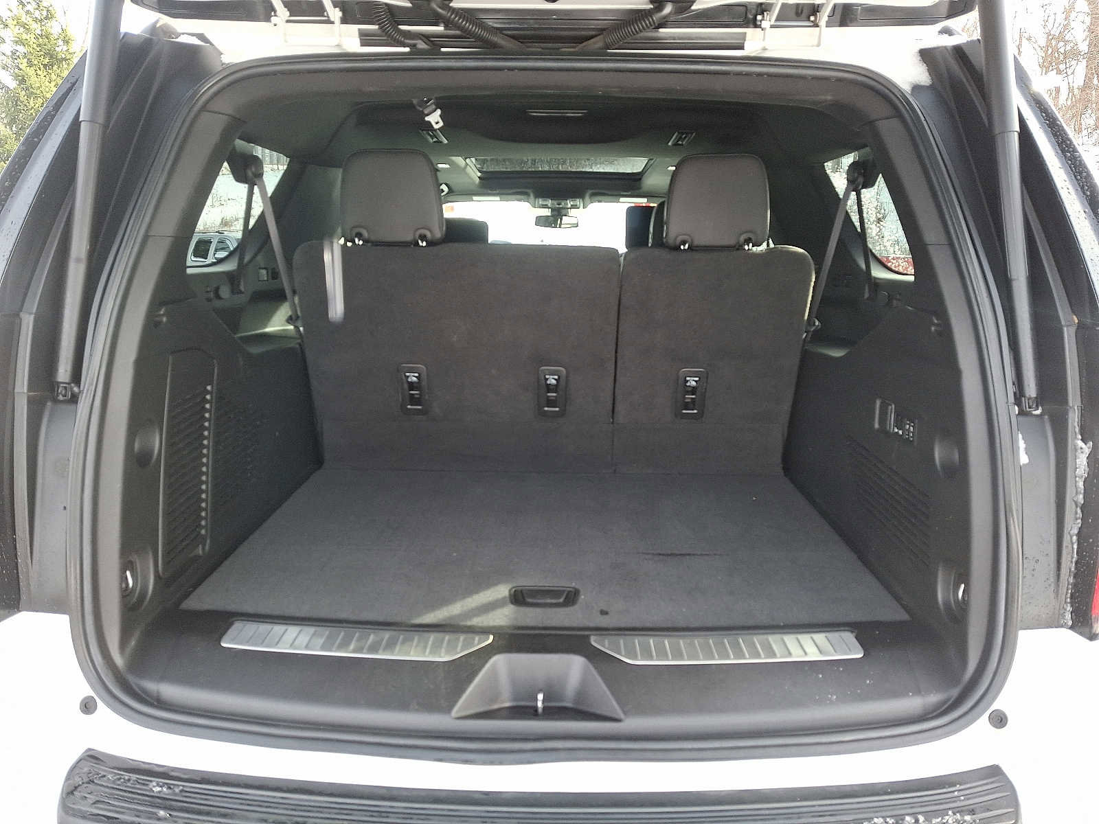 Used 2022 Chevrolet Suburban RST w/ Luxury Package image 28