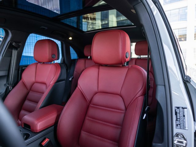 New 2026 Porsche Macan image 5