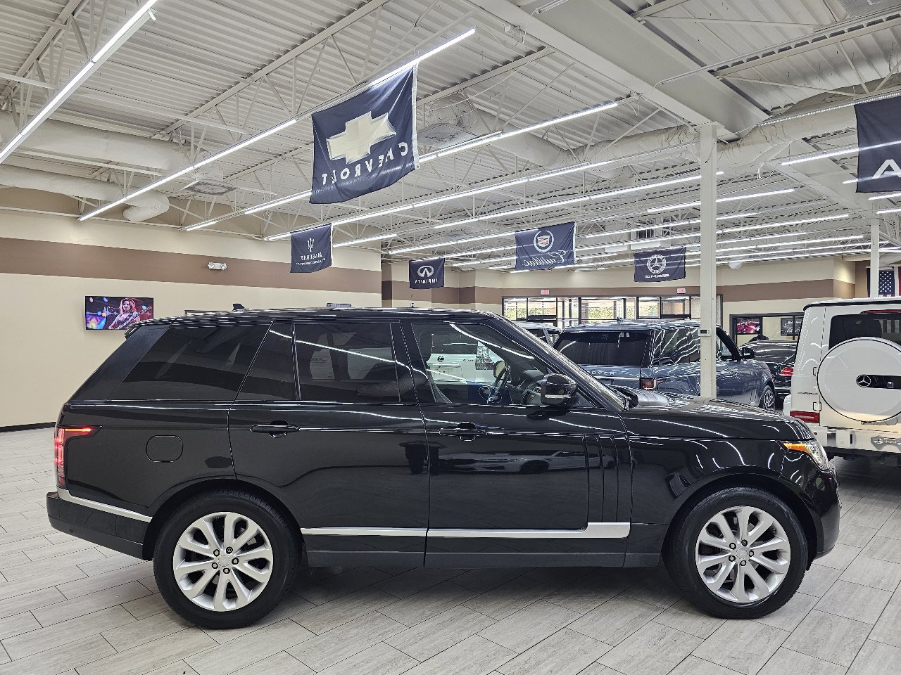 Used 2016 Land Rover Range Rover HSE image 6