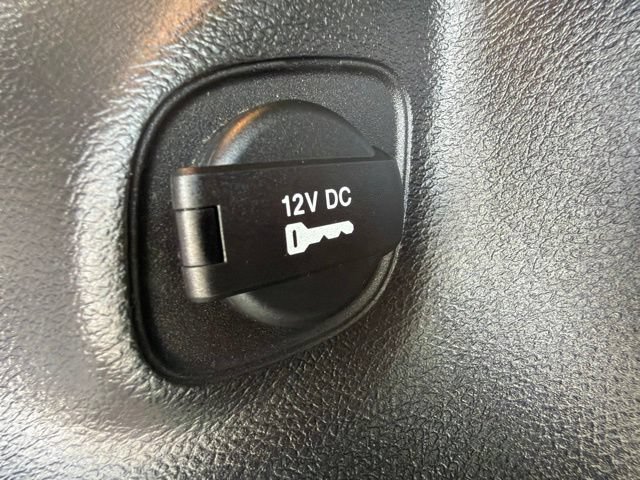 Used 2021 Jeep Cherokee Latitude Plus FWD image 10
