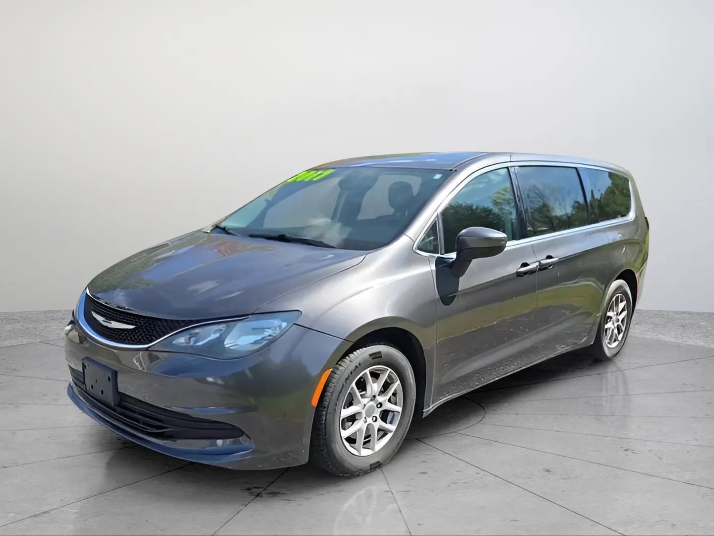 Used 2017 Chrysler Pacifica Touring image 1