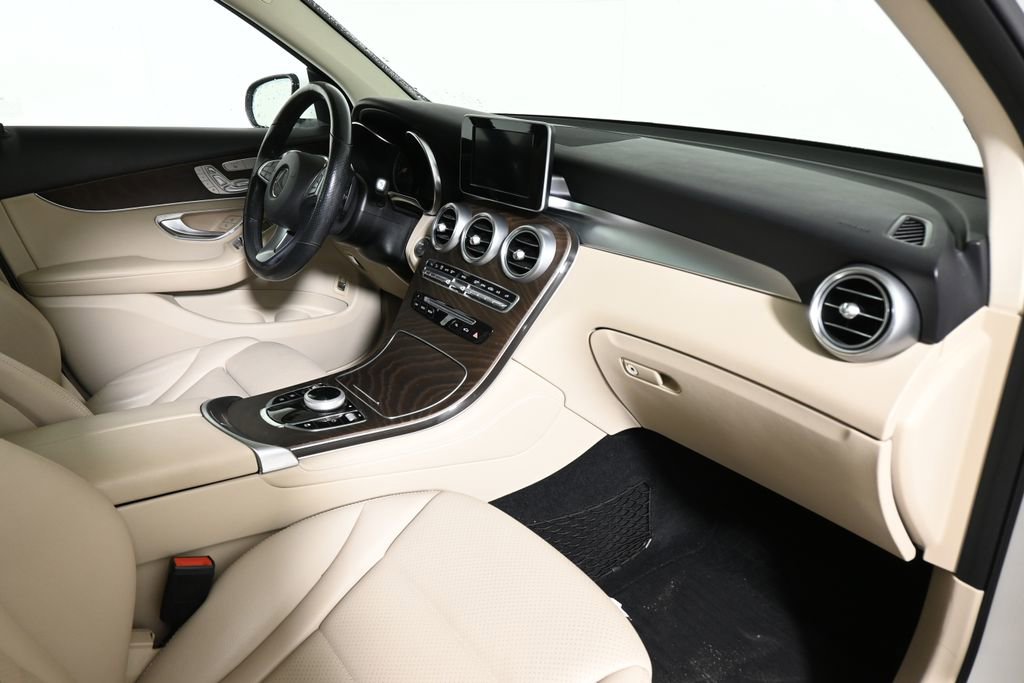 Used 2019 Mercedes-Benz GLC 300 4MATIC image 26