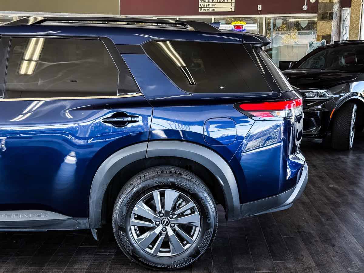 Used 2025 Nissan Pathfinder SV image 11