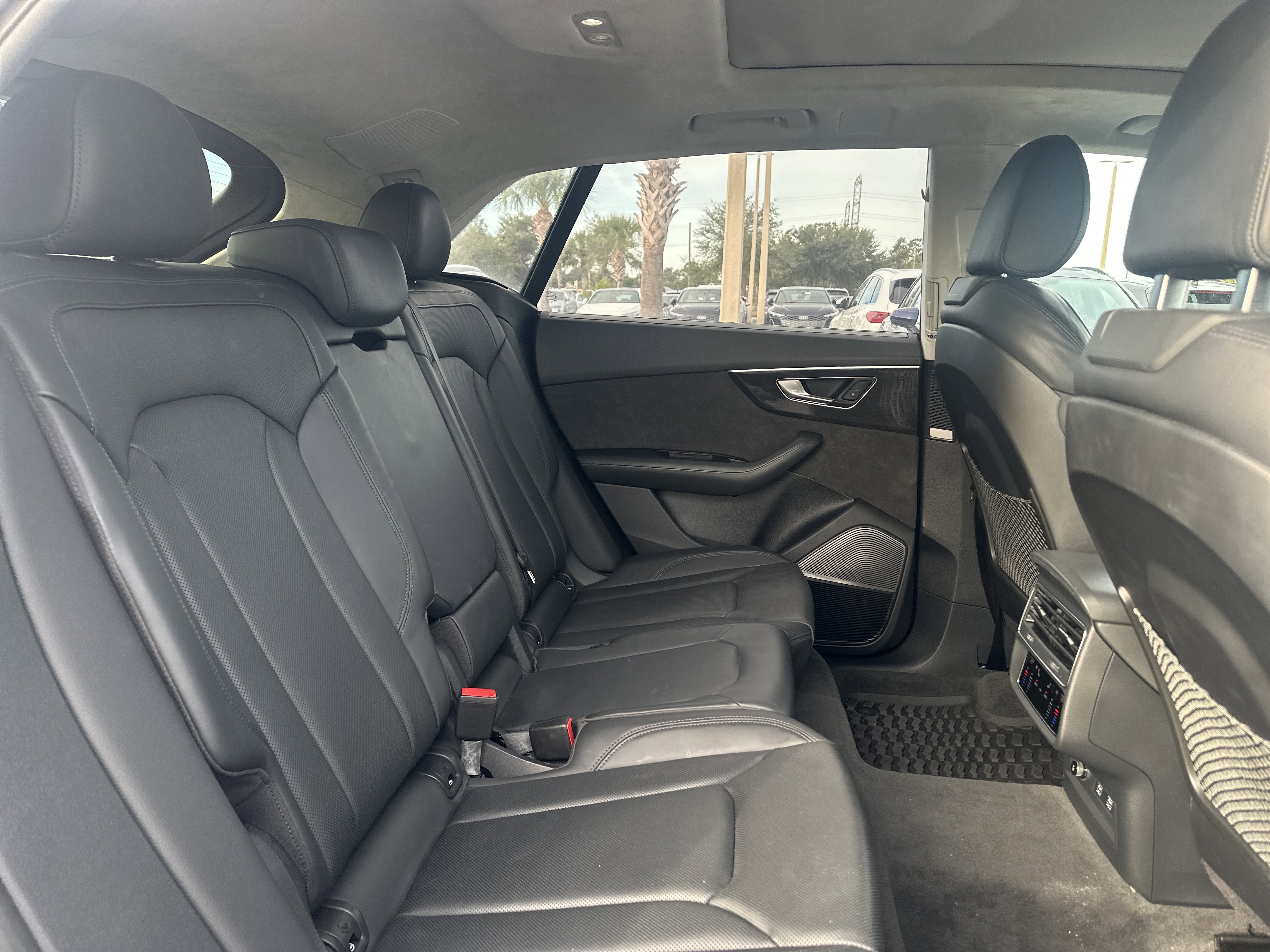Used 2019 Audi Q8 Prestige w/ Luxury Package image 8