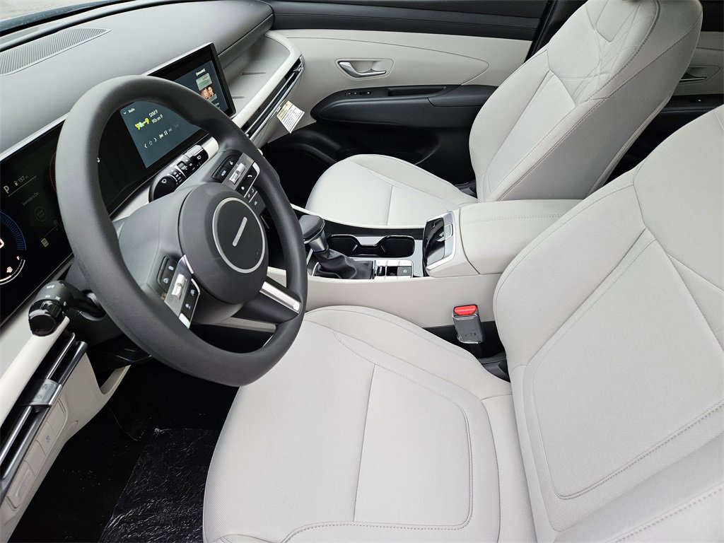 Used 2025 Hyundai Tucson SE image 9