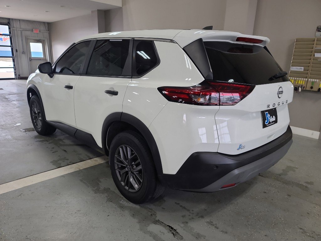 Used 2023 Nissan Rogue S image 5