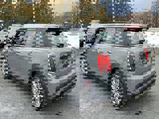 Used 2022 MINI Cooper 4-Door Hardtop image 5