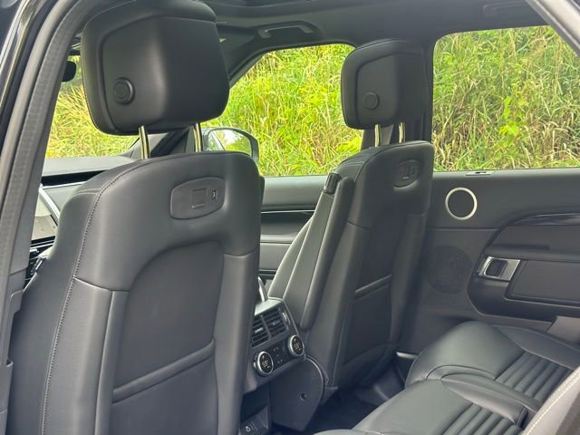 Used 2025 Land Rover Discovery S image 15