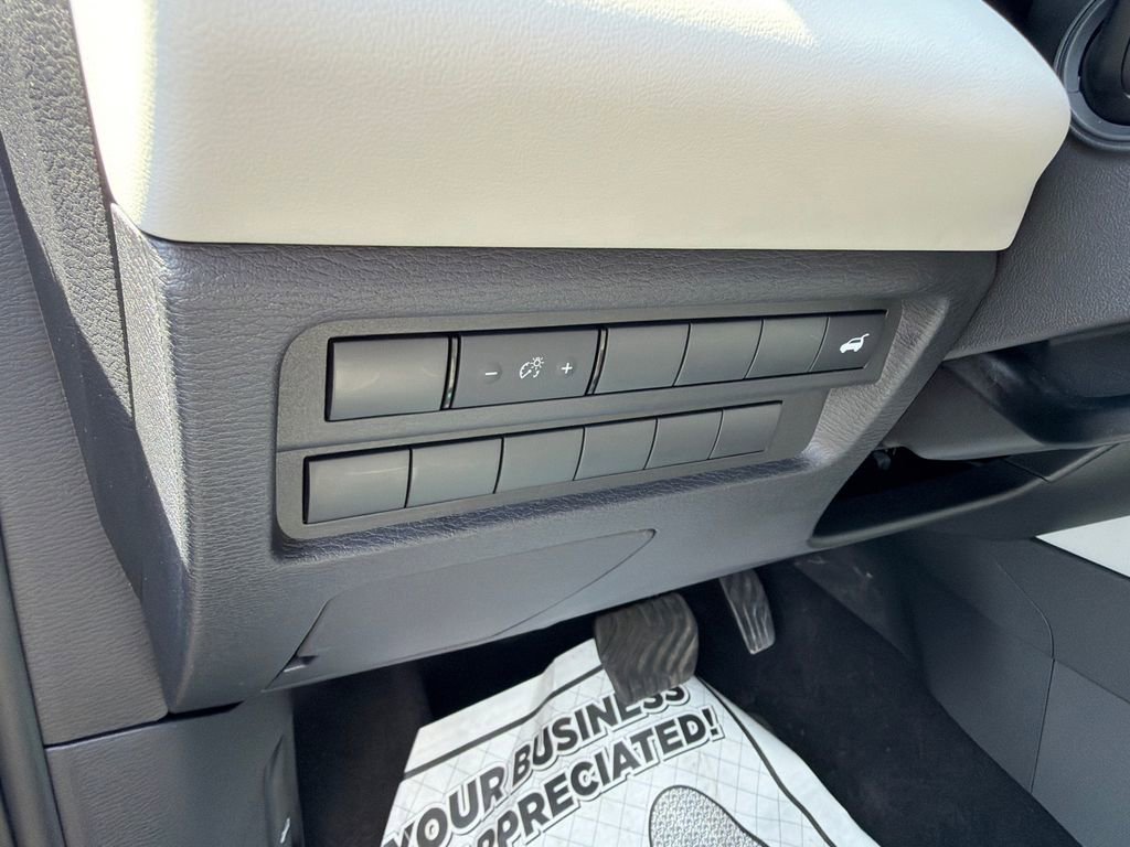 Used 2025 Mitsubishi Outlander AWD image 20