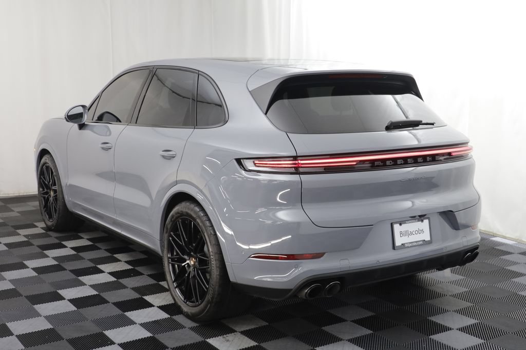 Used 2025 Porsche Cayenne AWD/4WD image 17