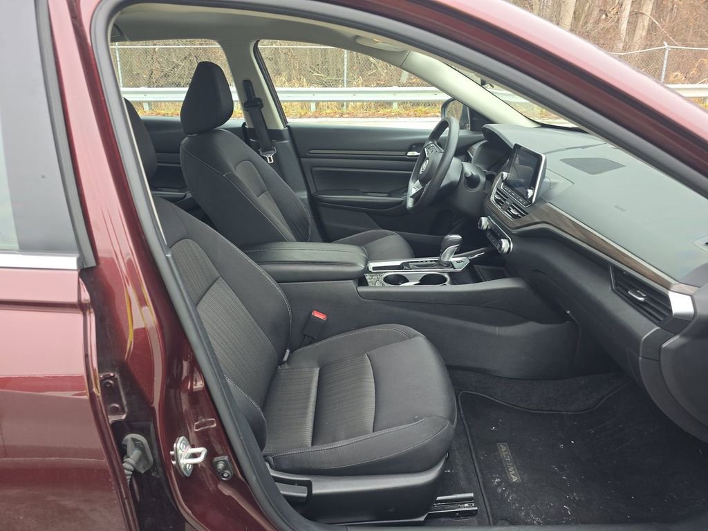 Used 2024 Nissan Altima 2.5 SV image 15
