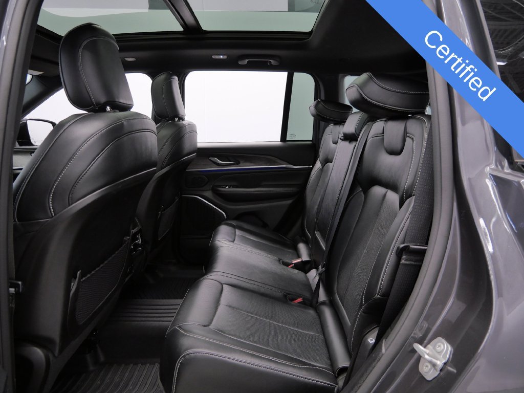 Used 2023 Jeep Grand Cherokee Overland AWD/4WD image 14