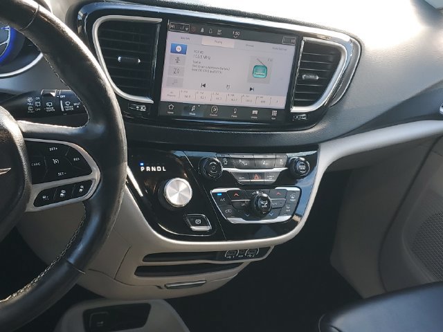 Used 2023 Chrysler Pacifica Touring-L FWD image 14