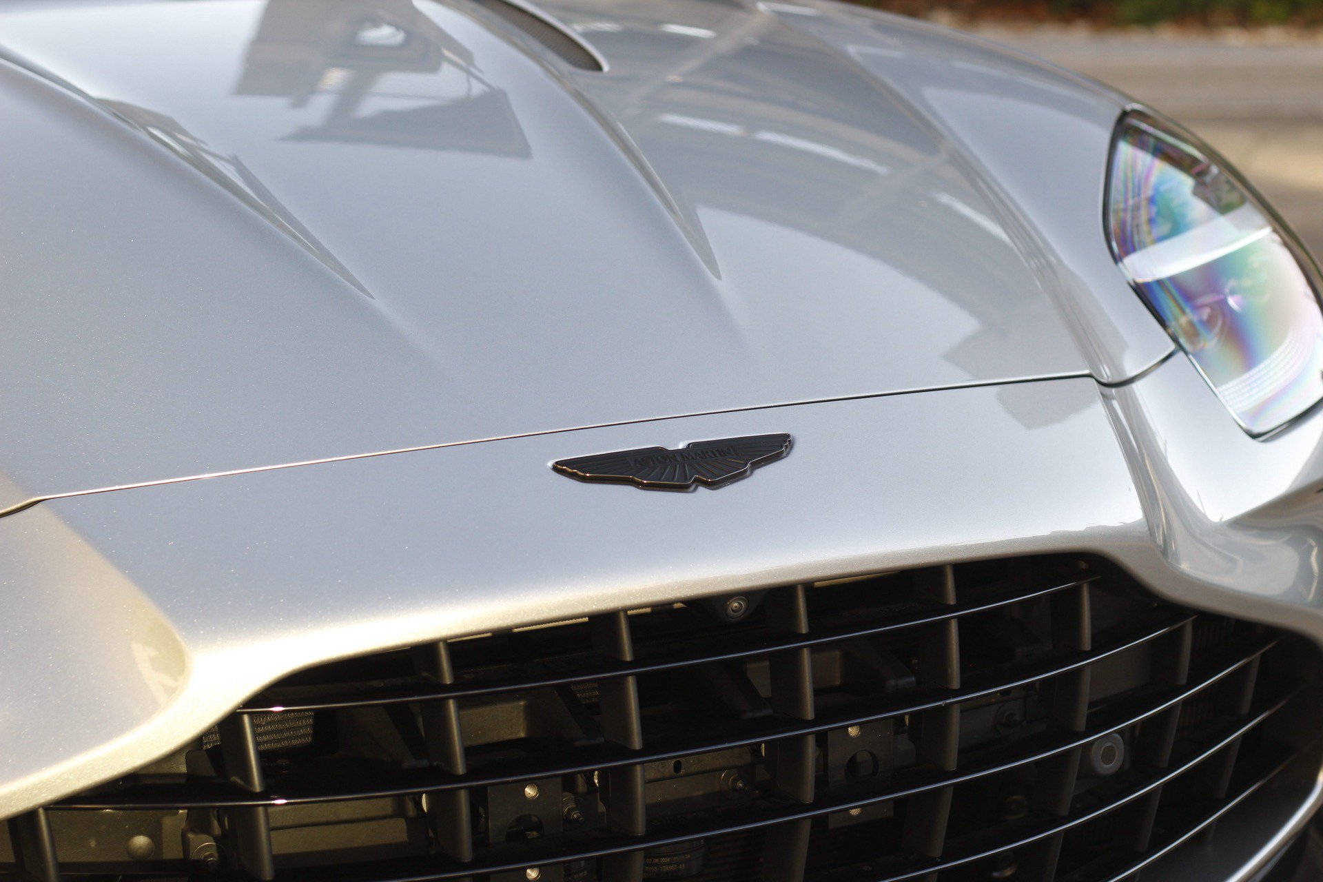 Used 2025 Aston Martin V8 Vantage Coupe RWD image 22
