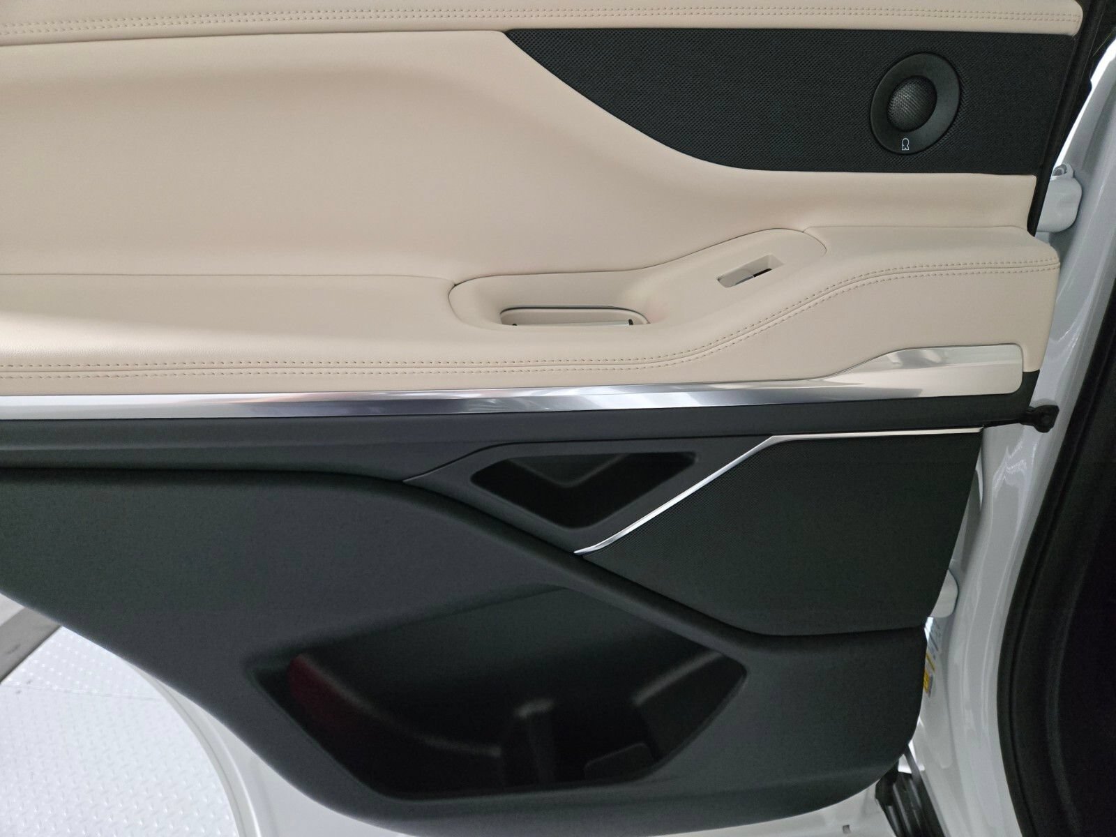 New 2027 Lincoln Navigator Premiere RWD image 23