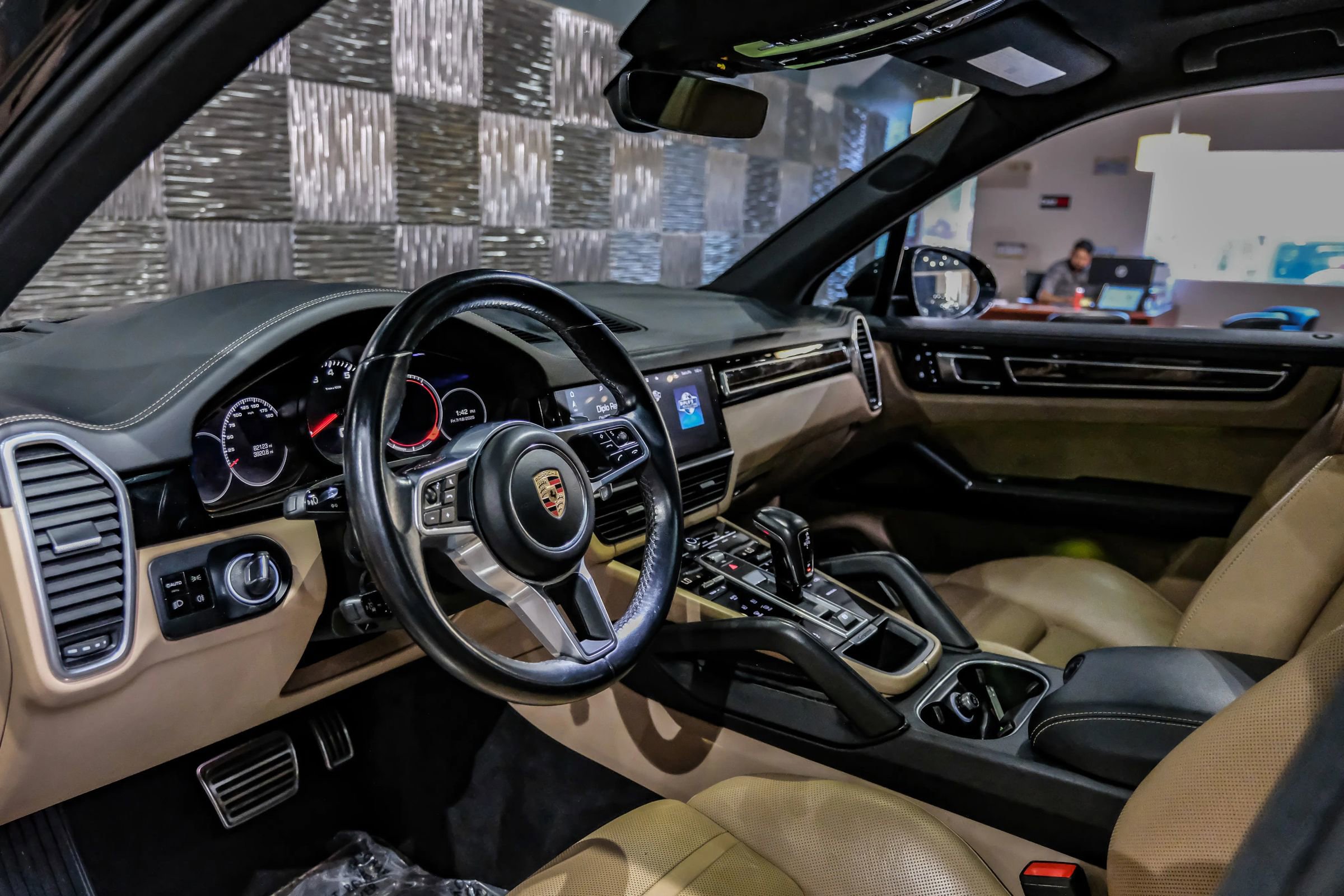 Used 2020 Porsche Cayenne S image 3