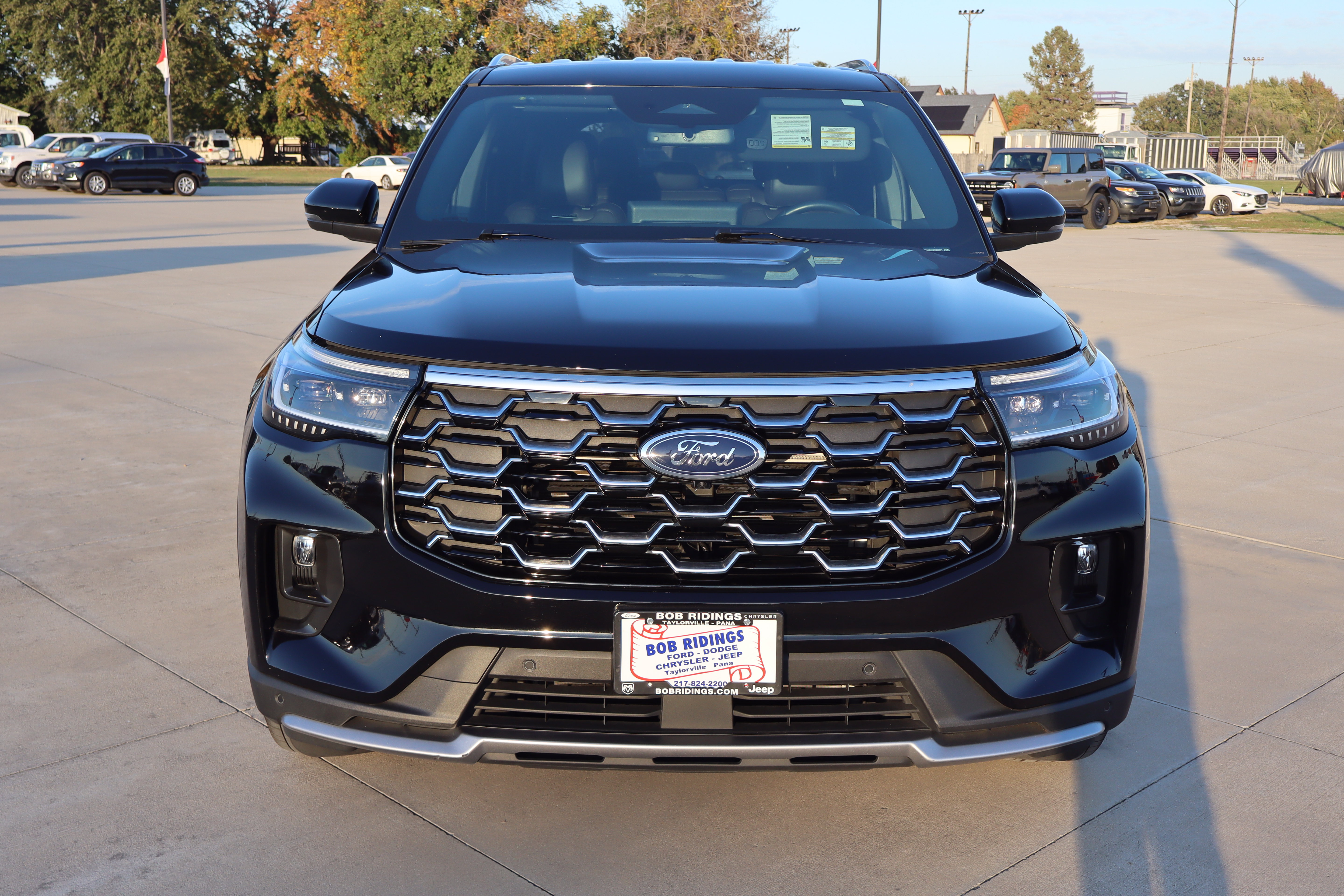 Used 2026 Ford Explorer Platinum AWD/4WD image 2