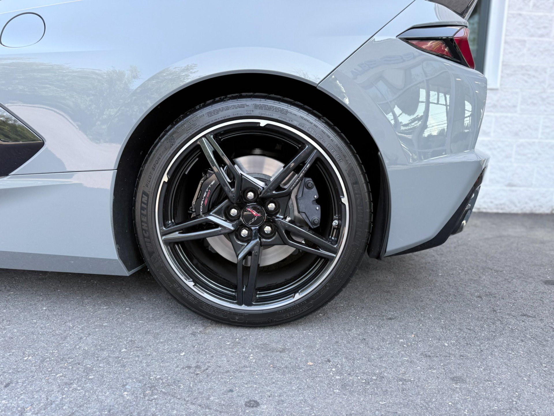 Used 2024 Chevrolet Corvette Stingray Preferred Cpe w/ Z51 Performance Package RWD image 39
