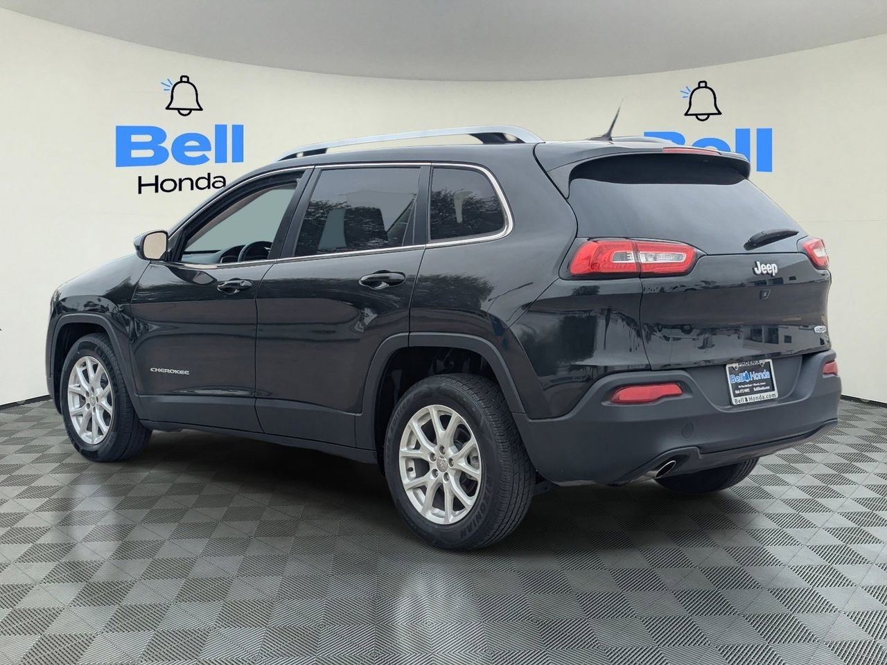 Used 2016 Jeep Cherokee Latitude FWD image 3