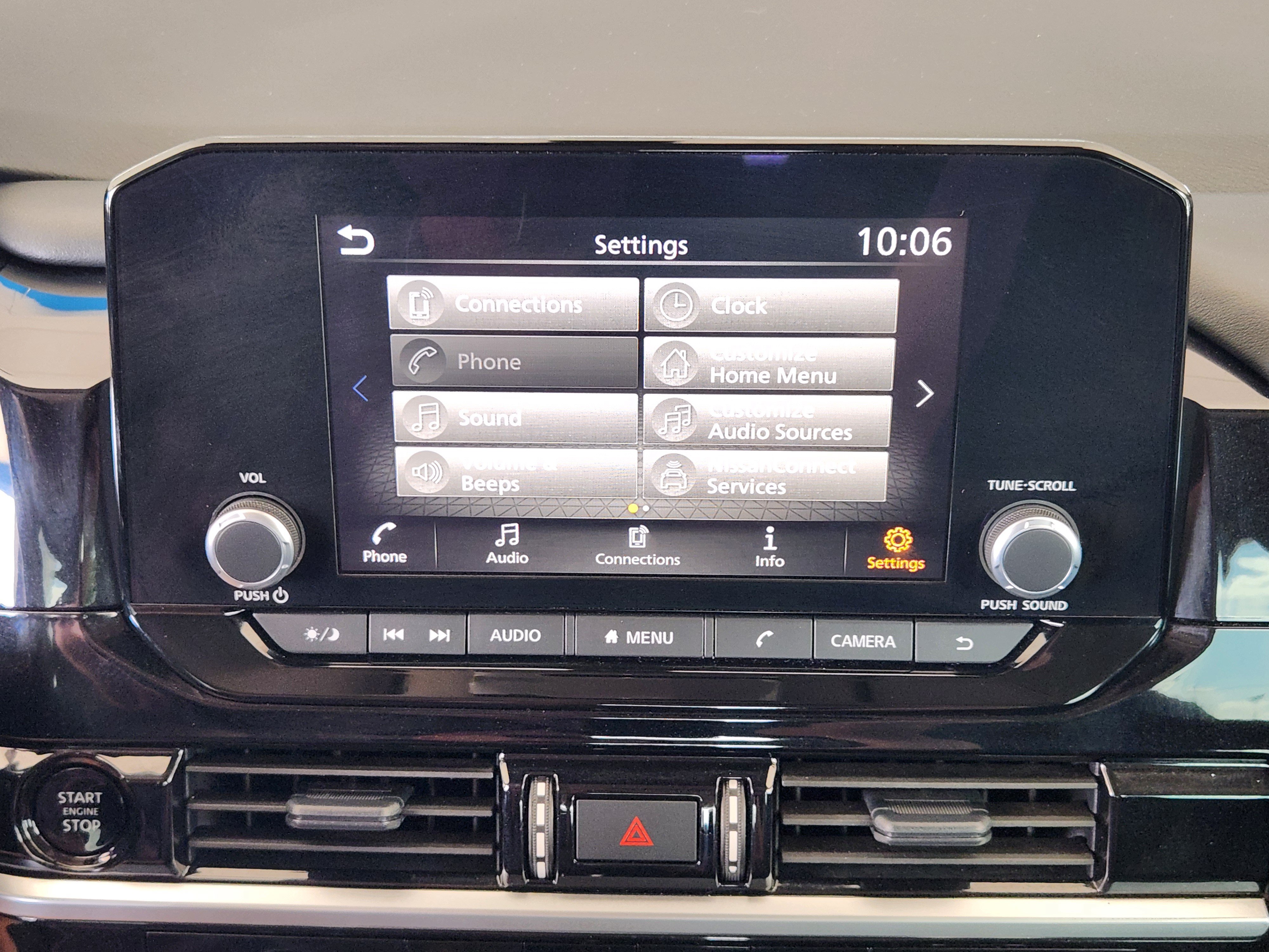 Used 2025 Nissan Pathfinder SV AWD/4WD image 16