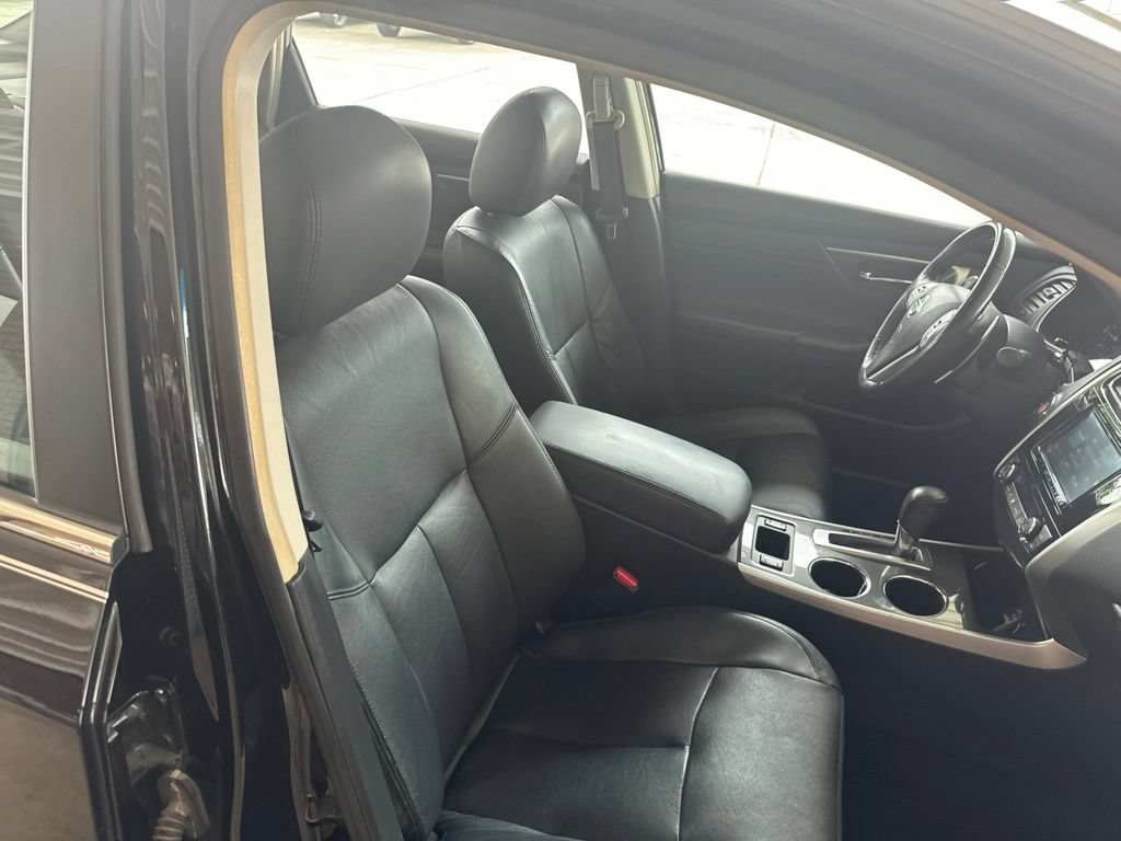 Used 2013 Nissan Altima 3.5 SL FWD image 16