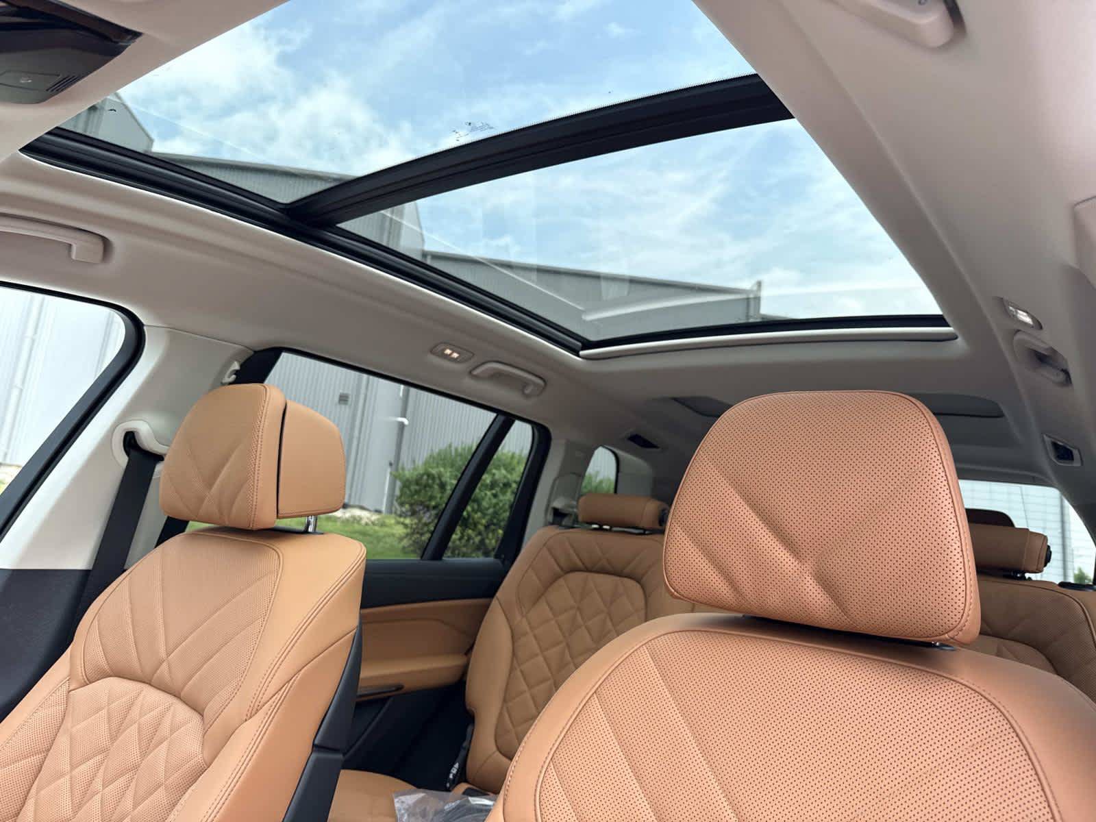 New 2027 BMW X7 xDrive40i w/ Premium Package AWD/4WD image 4