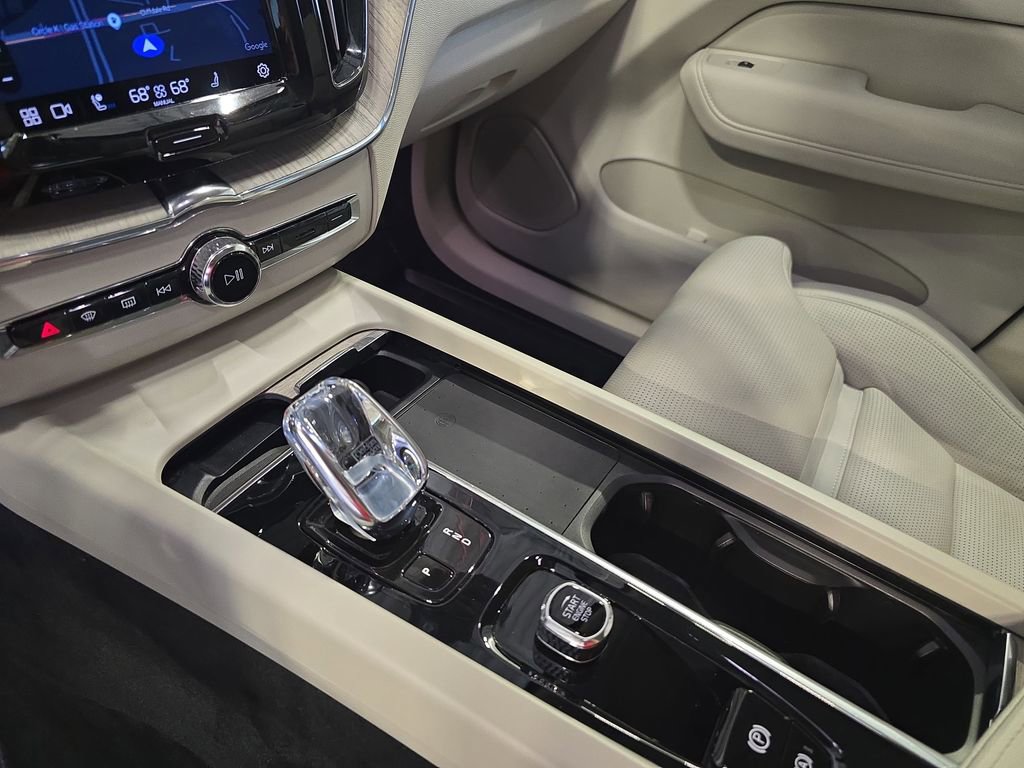 Used 2022 Volvo XC60 T8 Inscription w/ Advanced Package image 28