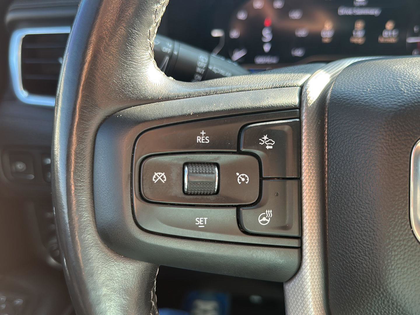 Used 2022 GMC Yukon XL Denali image 35