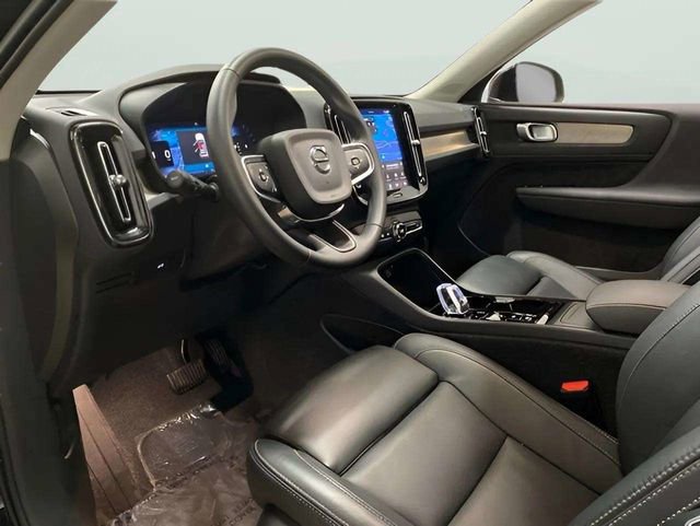 Used 2025 Volvo XC40 B5 Plus AWD/4WD image 36