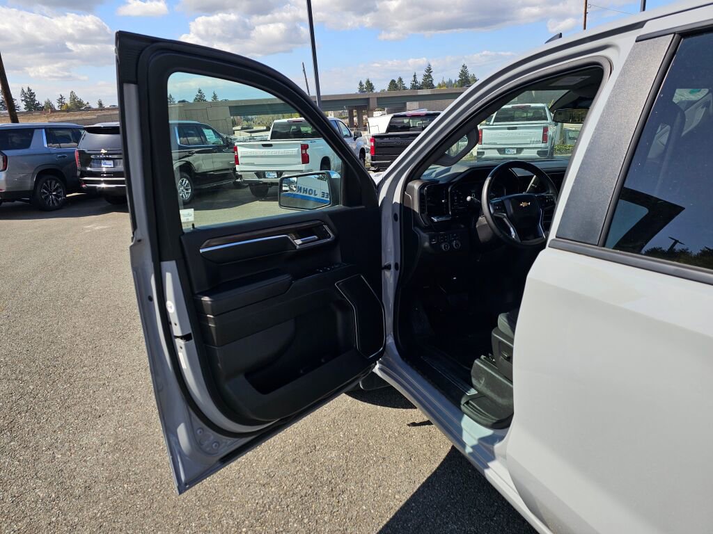 Used 2024 Chevrolet Silverado 1500 LT w/ Z71 Off-Road Package image 18