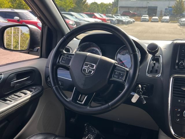 Used 2019 Dodge Grand Caravan SXT FWD image 16