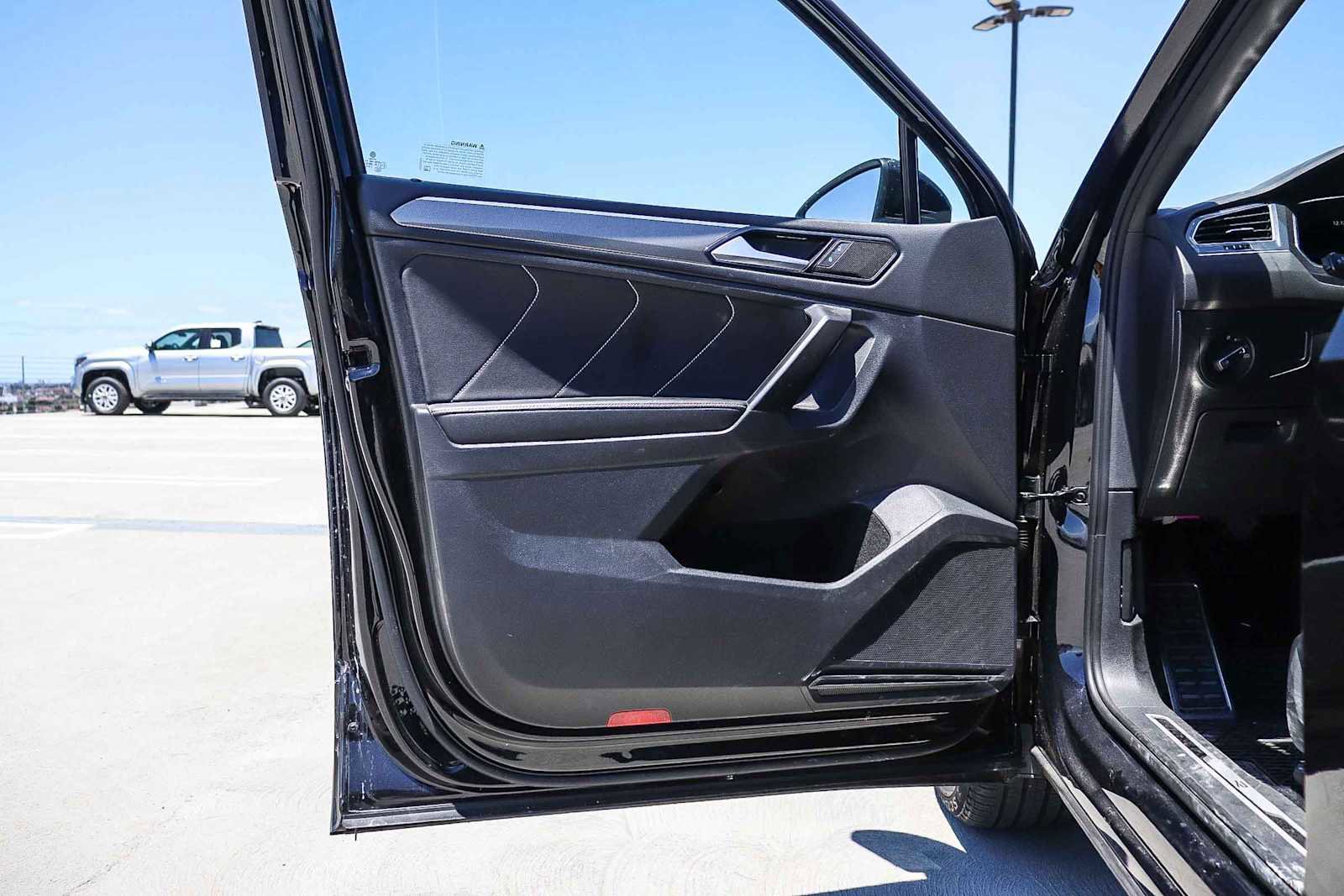 Certified 2022 Volkswagen Tiguan SE R-Line FWD image 19