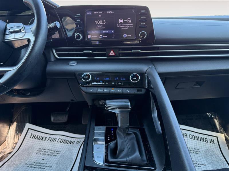 Used 2022 Hyundai Elantra SEL w/ Convenience + Premium Package image 12