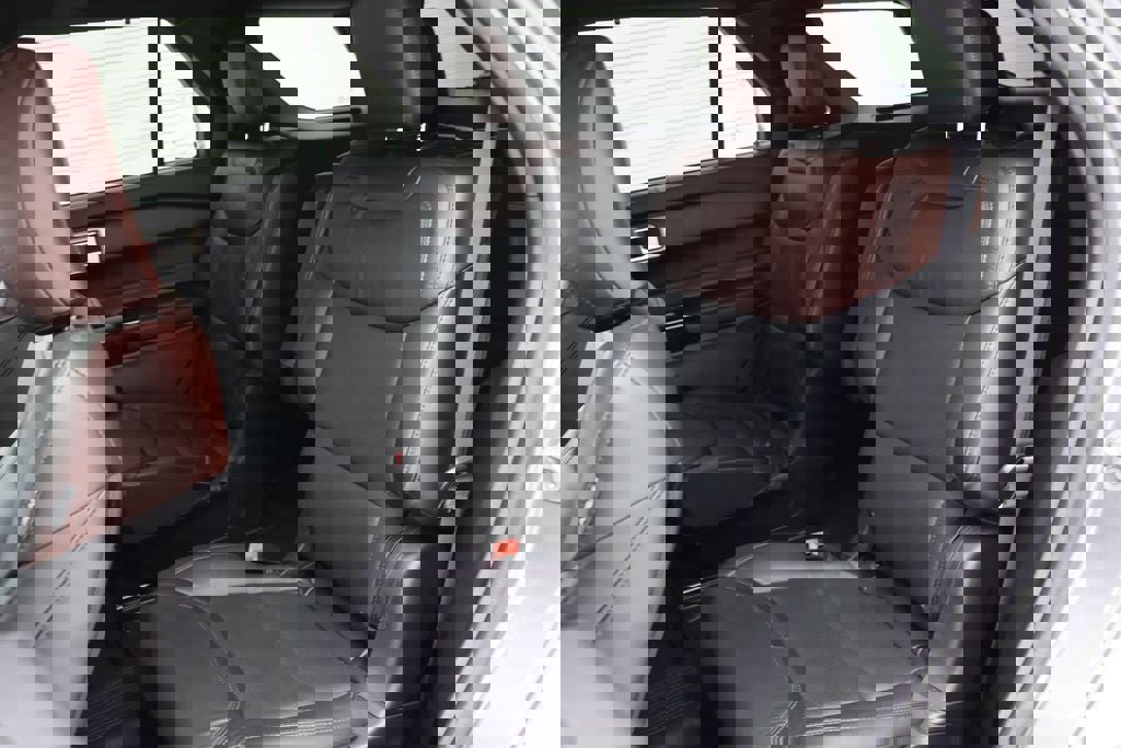 Used 2022 Ford Explorer Platinum w/ Equipment Group 601A image 11